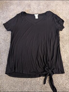 EUC Ladies Matty M Black V-Neck Short Sleeve Tie-Front Tee Size XXL